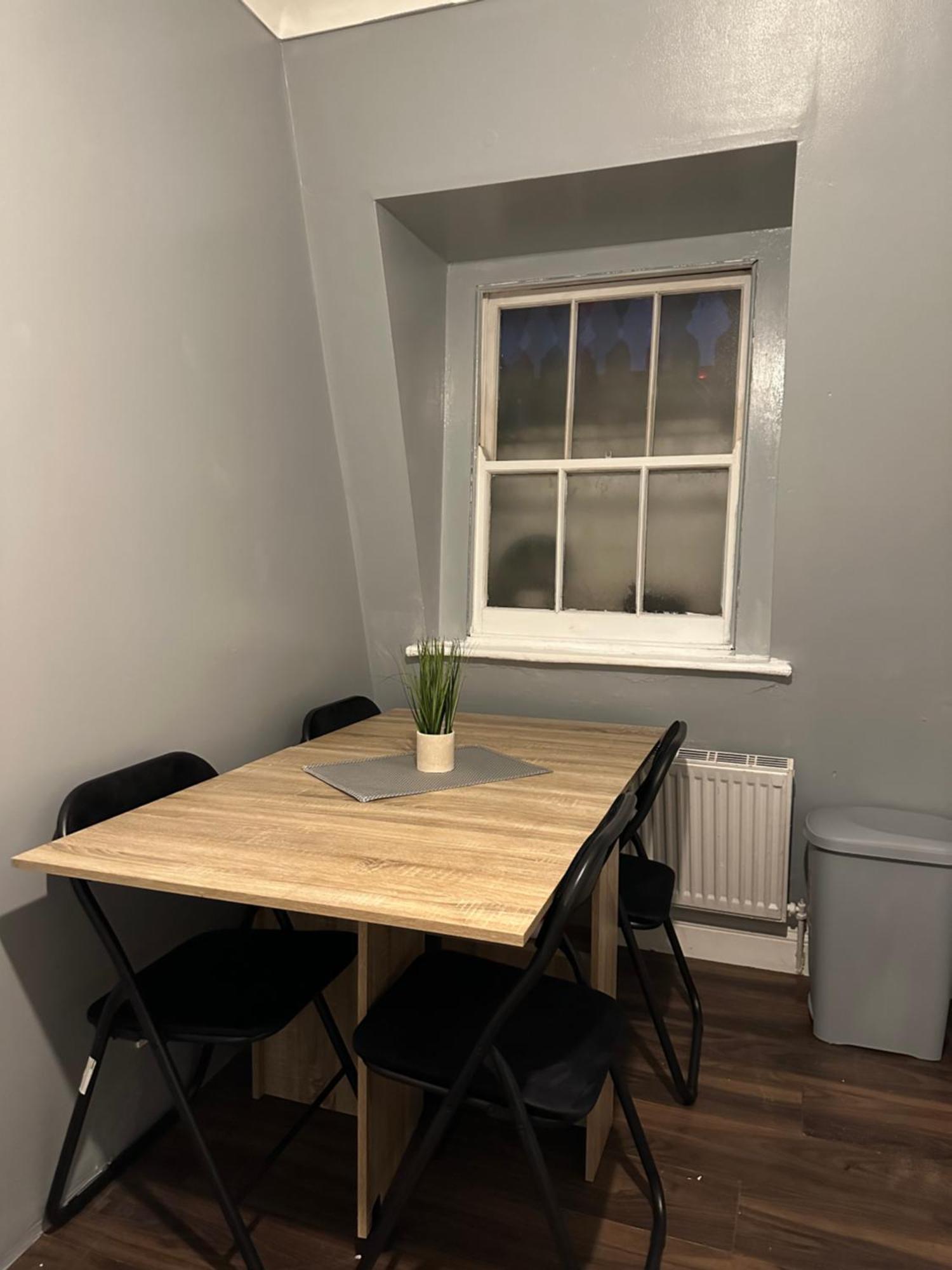 Charming 1 Bedroom Flat With Living In Kings Cross, St Pancras No Lift Appartamento *