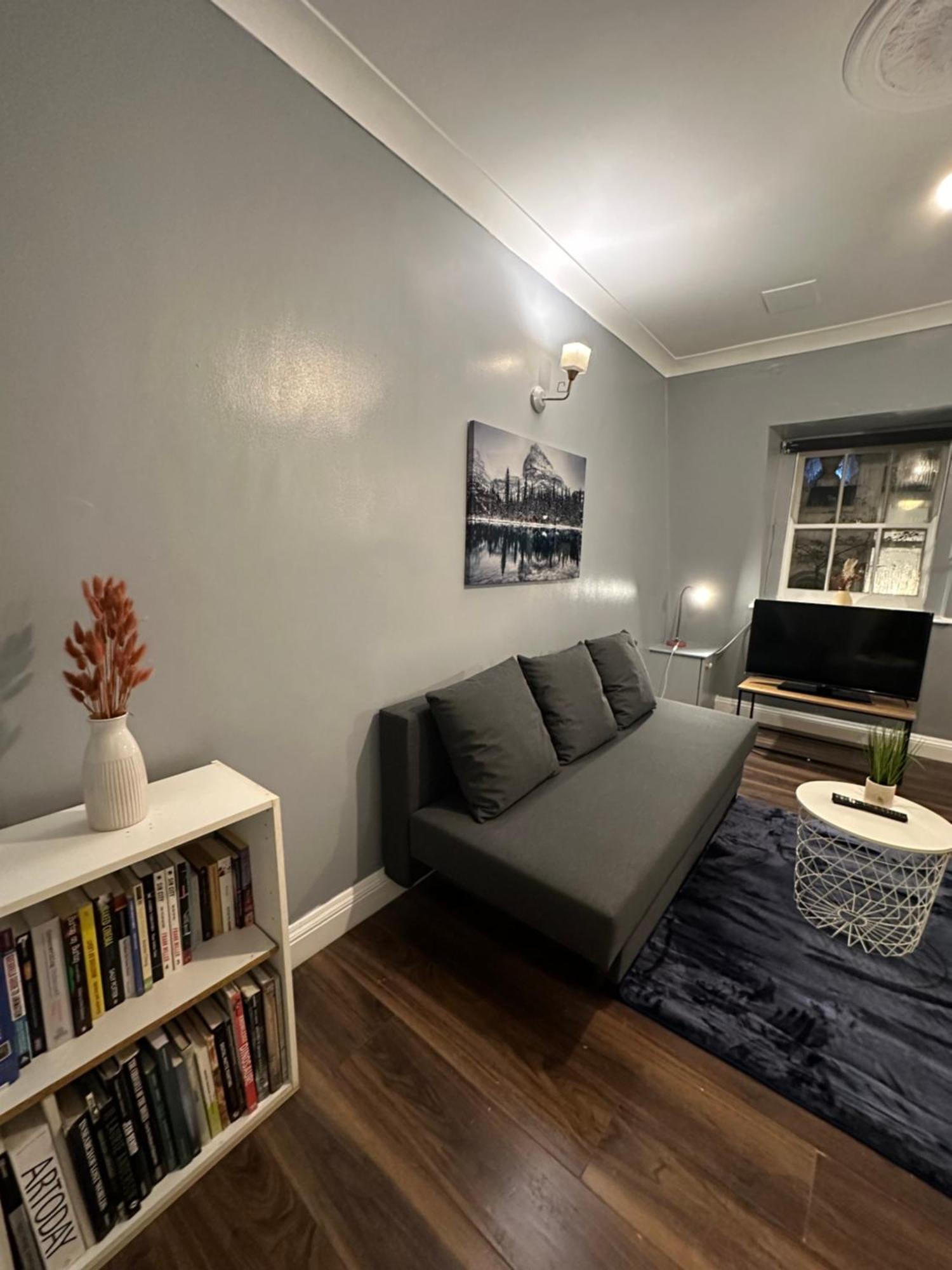 Charming 1 Bedroom Flat With Living In Kings Cross, St Pancras No Lift